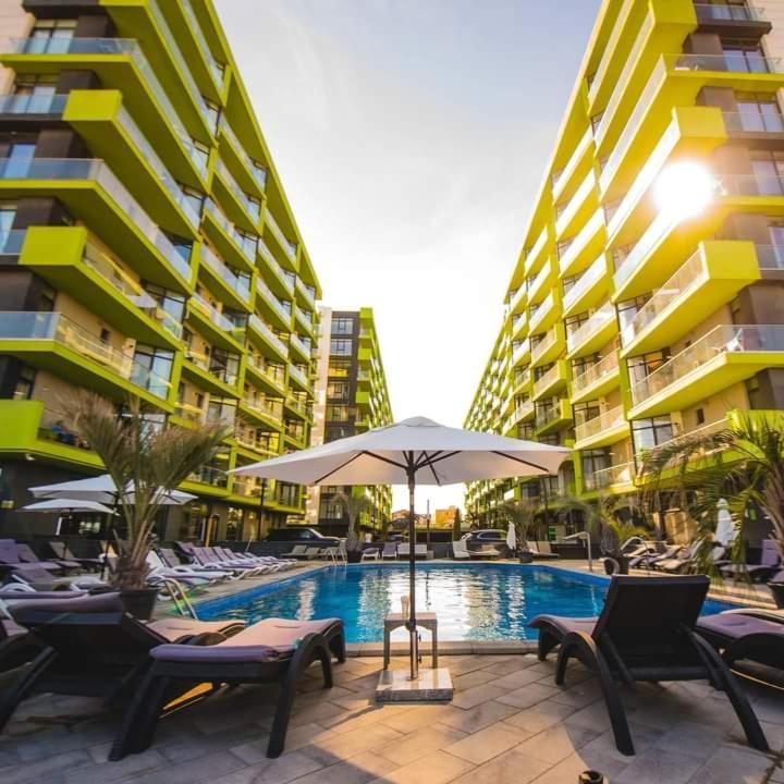 Alezzi Beach Resort Gorgeous Family Aparment Cu Piscina นาโวดาริ ภายนอก รูปภาพ