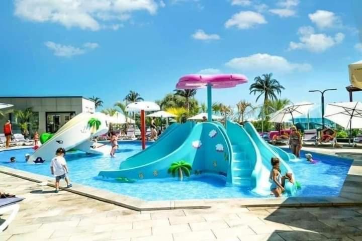 Alezzi Beach Resort Gorgeous Family Aparment Cu Piscina นาโวดาริ ภายนอก รูปภาพ